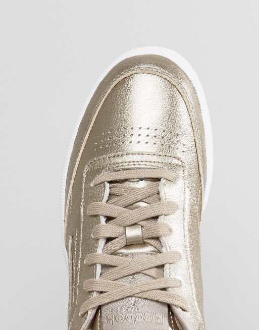 Tilstand Garanti aflevere Reebok Classic Club C 85 Metallic Sneakers In Antique Gold | ASOS