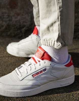 reebok club c baskets vintage blanc cassé et rouge