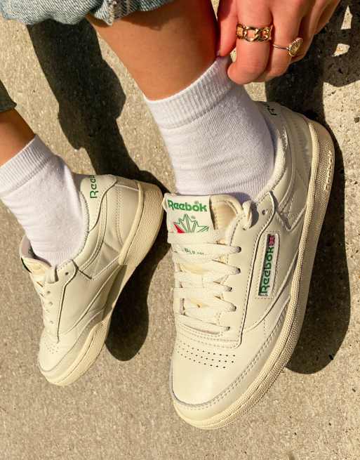 Reebok – Classic Club C – Vintage-Sneaker in Weiß mit Grün