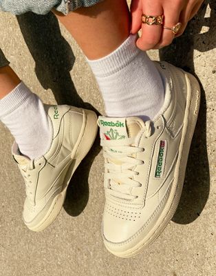 Express married darkness Reebok Classic Club C Vintage sneakers in chalk with green detail | ASOS