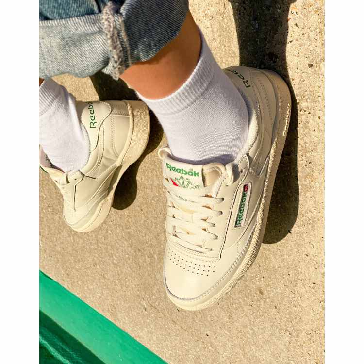 Reebok Classic Club C Vintage sneakers in krijtkleur met groen