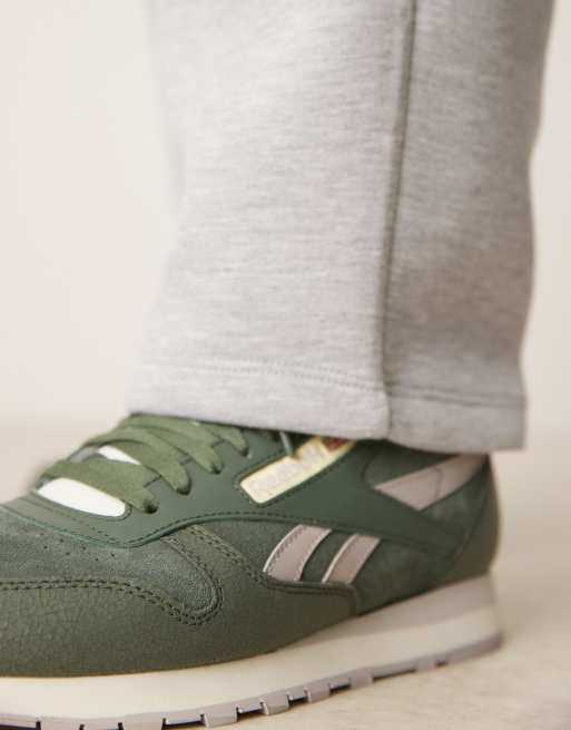 Reebok Classic leather sneakers in khaki, 4 of 5