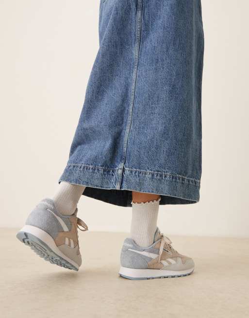 Reebok Classic Leather sneakers in off white and blue, 3 of 5