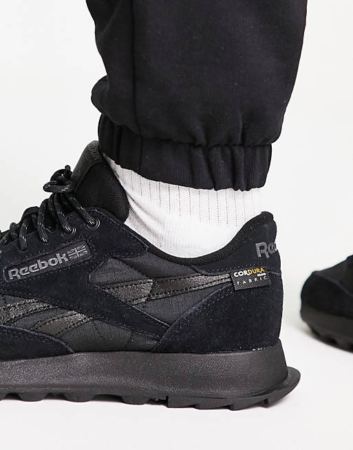 tapperhed personificering Såvel Reebok Classic leather sneakers in triple black | ASOS