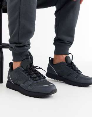 reebok classic leather trainers in black leather