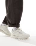 [Reebok] Reebok Classic Leather SP sneakers in chalk white 4.5 WHITE