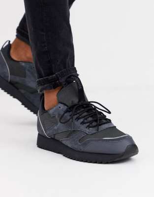 reebok classic leather trainers in black leather