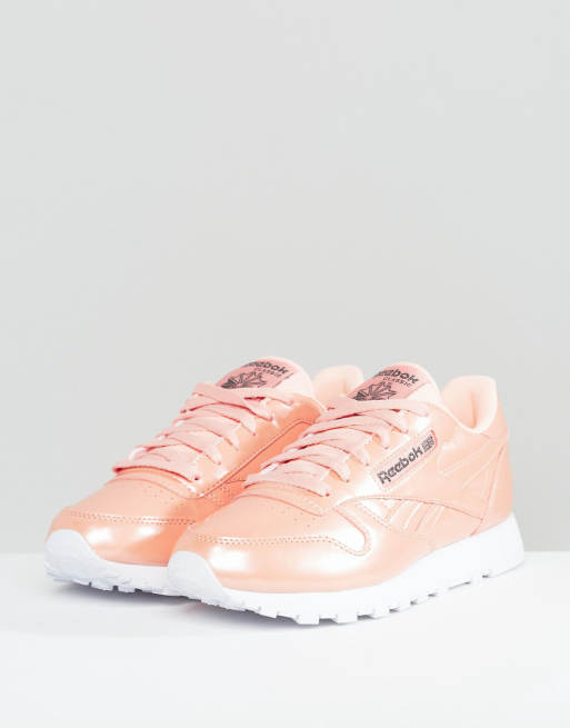 Reebok Classic Patent Pearl Leather Trainers In Pink | ASOS Reebok Classic Textil LEATHER PEARLIZED, rosa Textil rosa