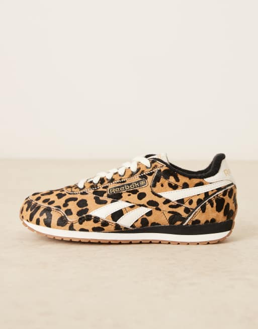 Reebok Classic sneakers in leopard, 2 of 5