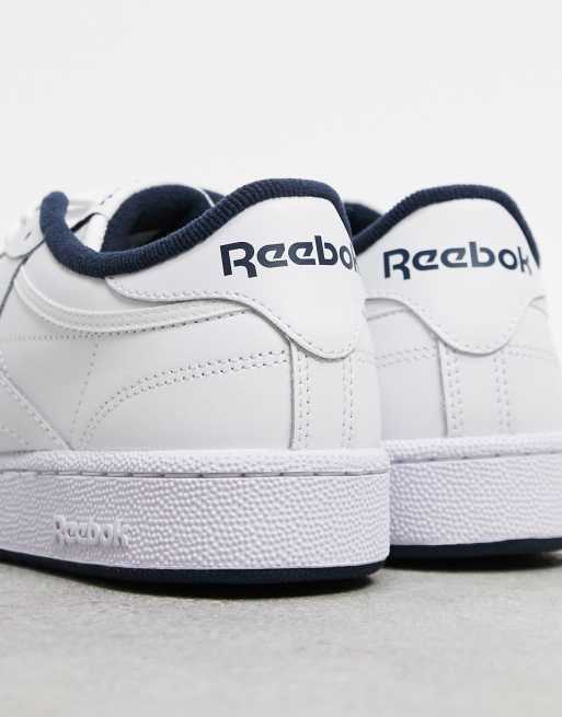Reebok Classics - Club C 85 - Sneakers in wit met marineblauw label, 2 van 4
