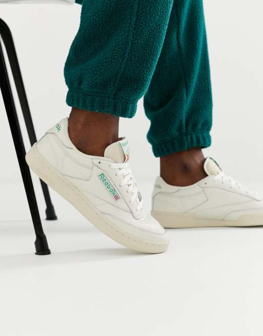 Llevando medios de comunicación camisa Reebok Classics Club C Unisex sneakers in off white | ASOS