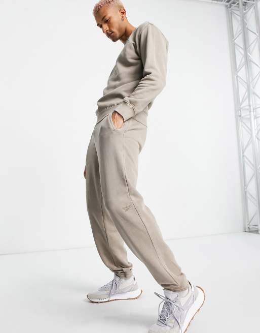 Reebok classic on sale sweatpants brown