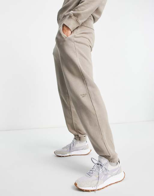 Reebok classic sweatpants clearance mens brown