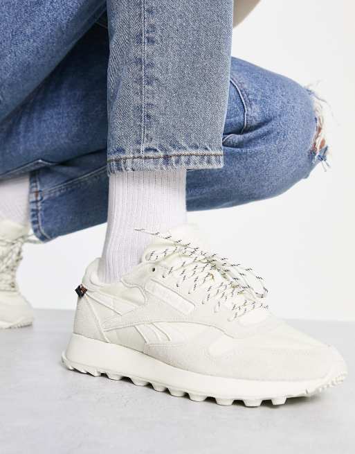 Reebok Classics leather sneakers in white | ASOS