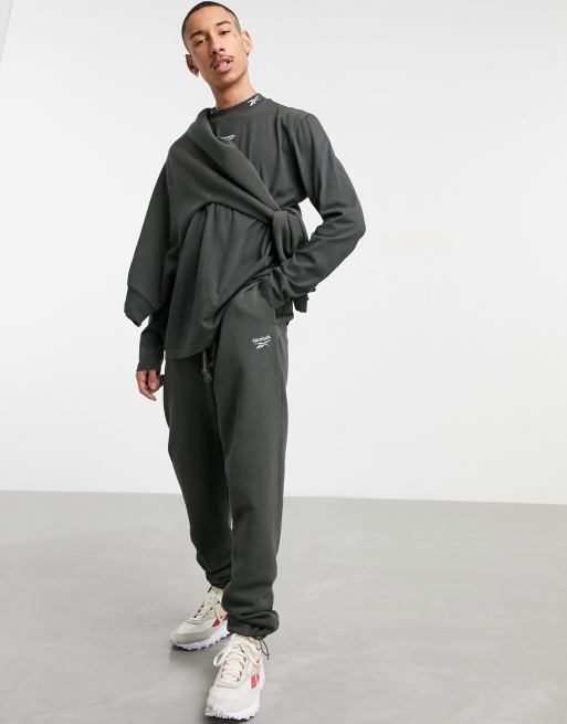 Ensemble on sale jogging reebok