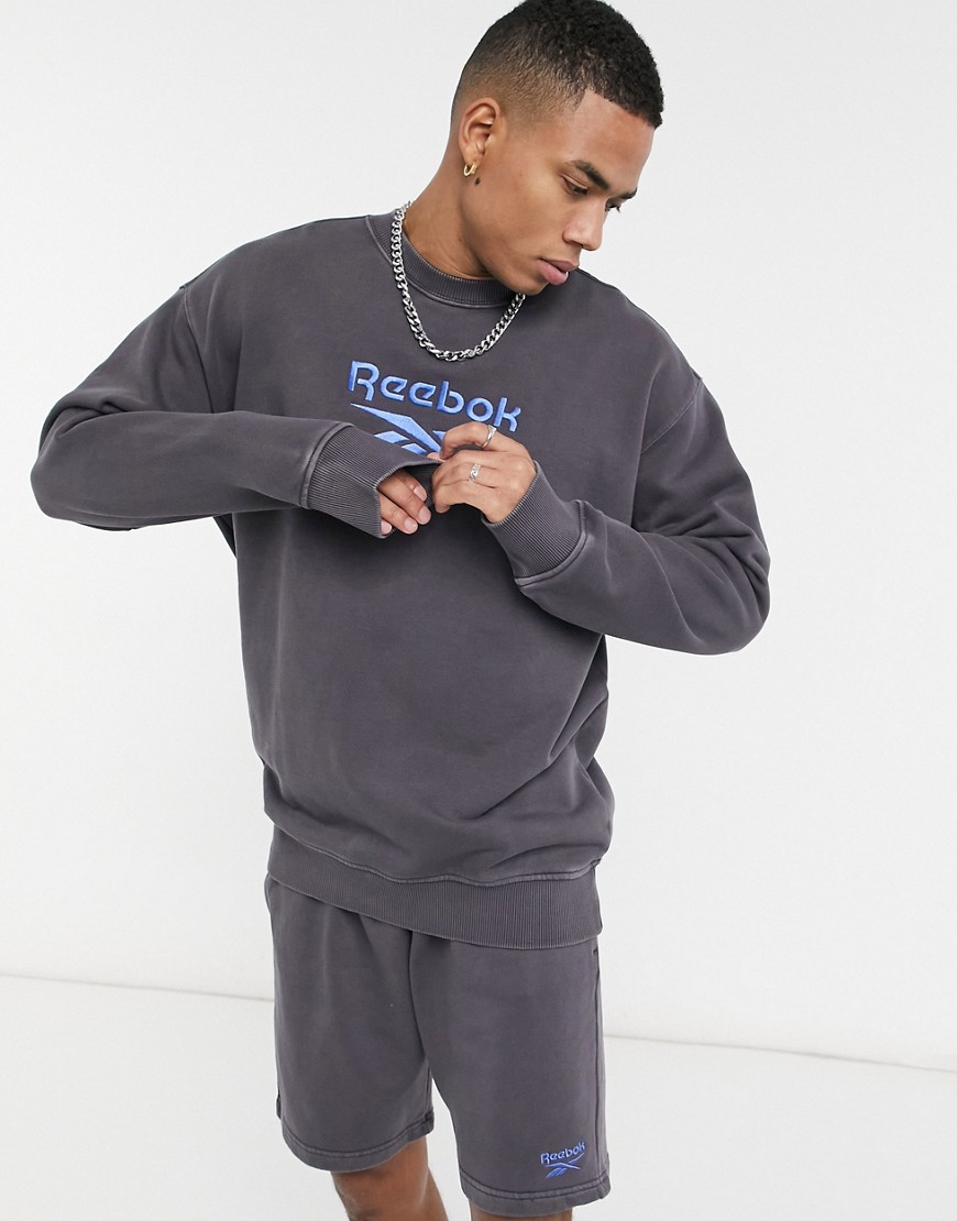 Reebok Classics– Premium – Svart sweatshirt med tvättad finish
