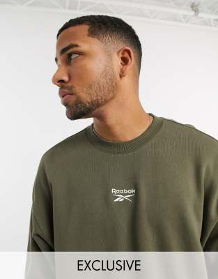 Reebok Classics - Sweatshirt met logo in het midden in groen, exclusief bij ASOS