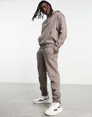 Reebok classics wardrobe essentials joggers in trek grey