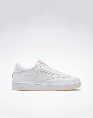 Reebok - Club C 85 - Sneaker in Weiß und Pfirsich