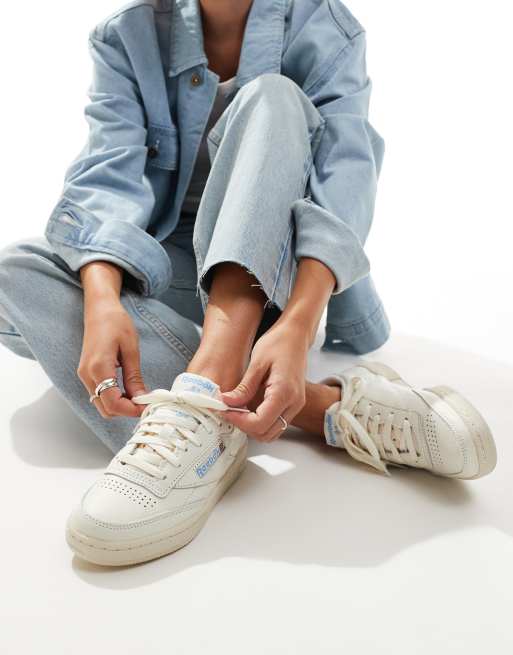 Chaussures Femme Reebok Club C 85 Femme Blanche Reebok Club C 85 Vintage Baskets Blanc Cassé