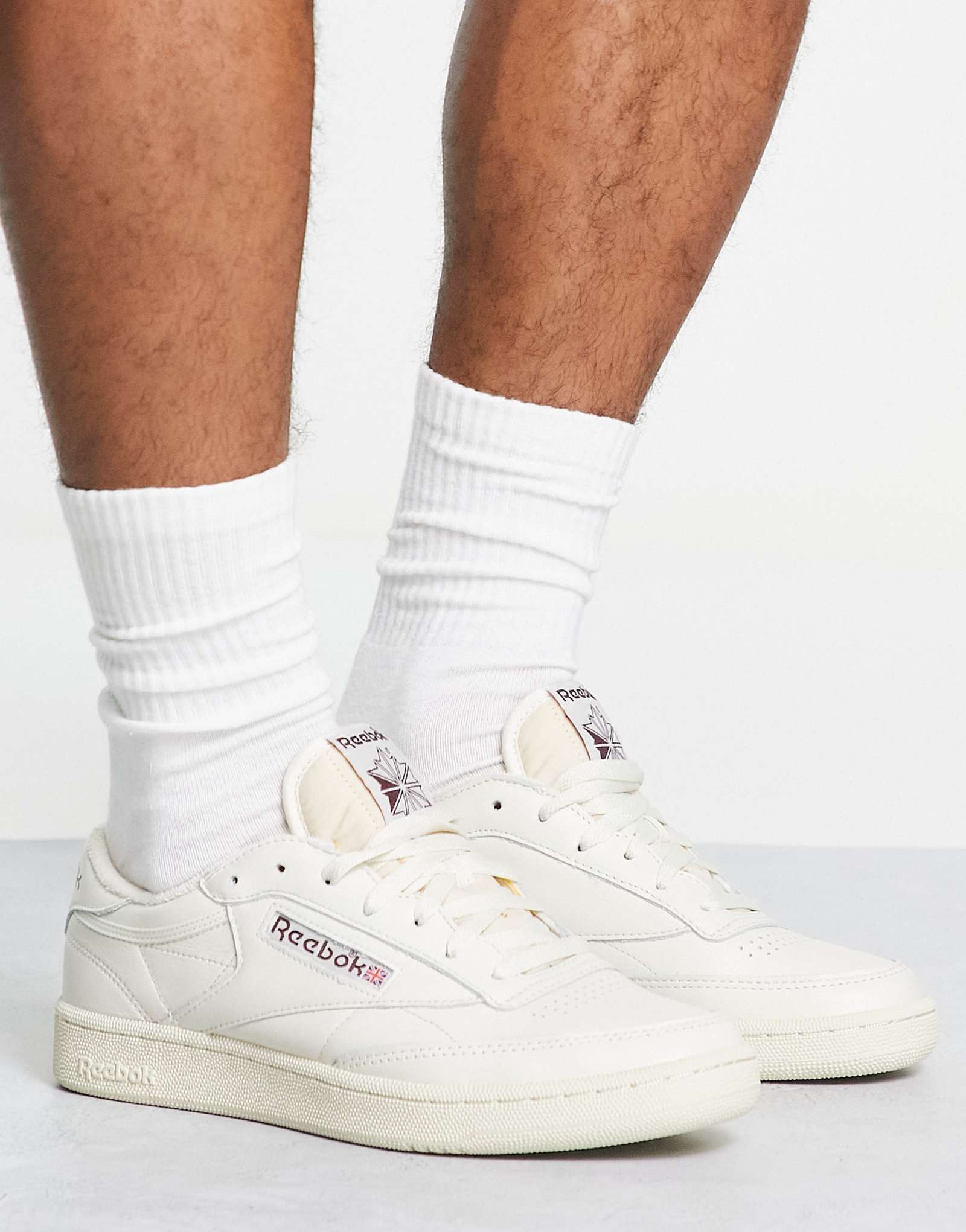 Винтажные кроссовки Reebok Club C 85 цвета мела и бордового