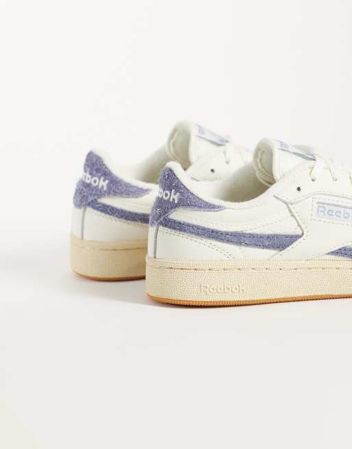 Reebok Club C 85 Vintage trainers in white with pink bow lace, 2 of 5