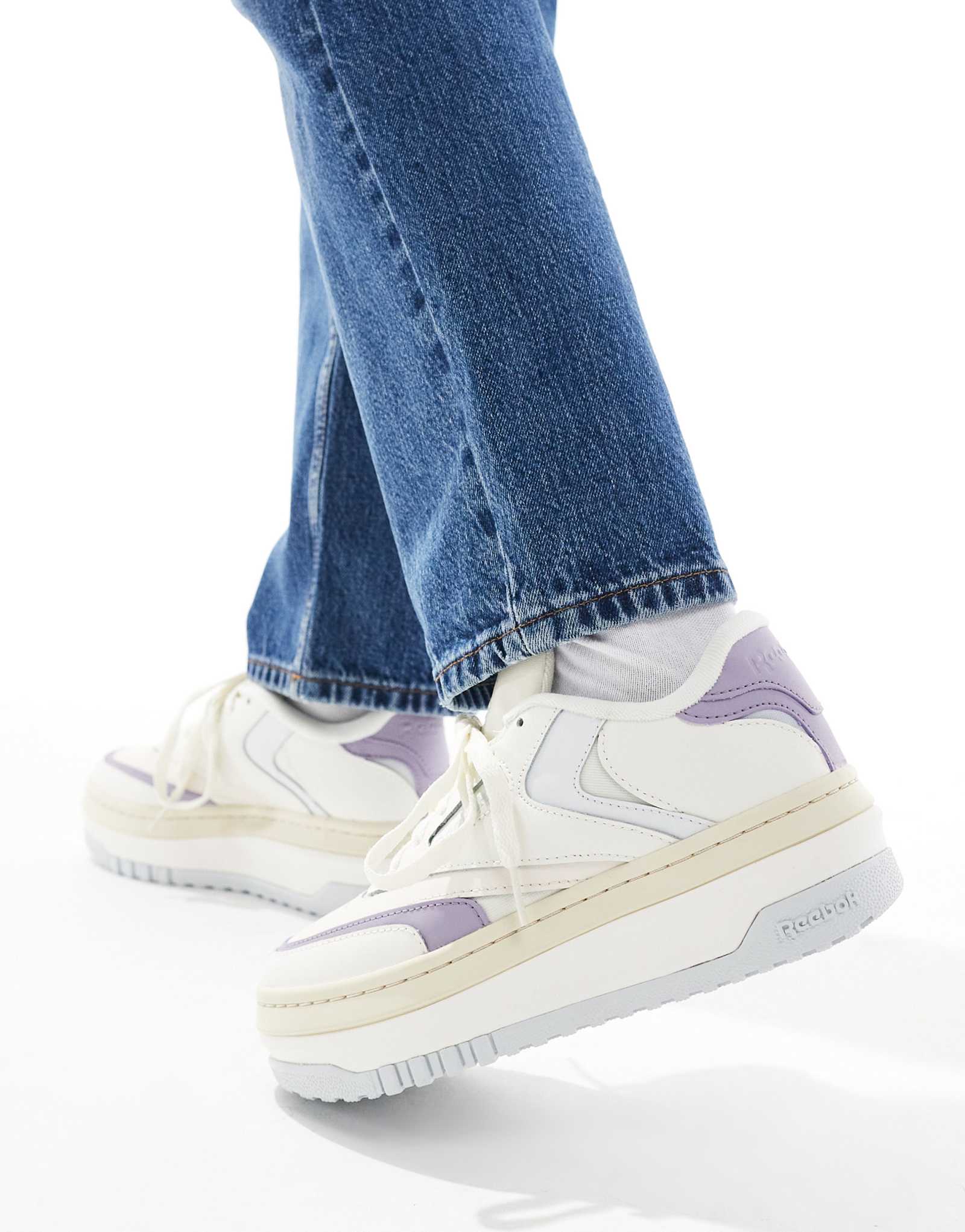 Кроссовки Reebok Club C Extra белого и сиреневого цветов