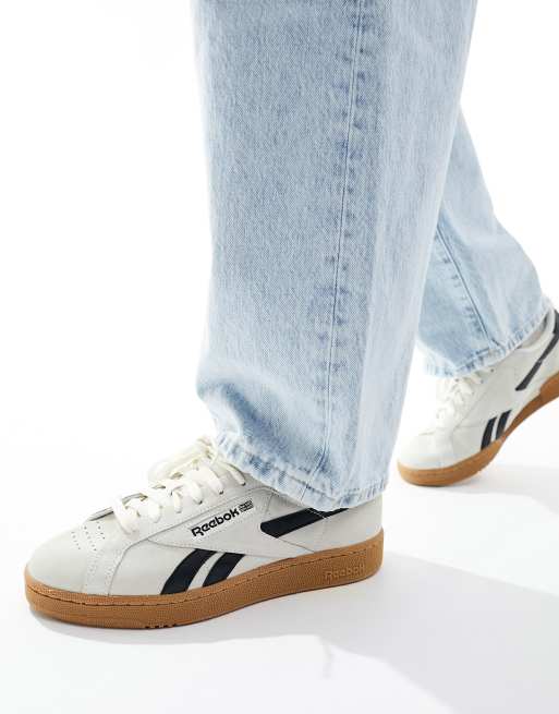 Reebok Club C Grounds Baskets a semelle en caoutchouc Blanc casse ASOS