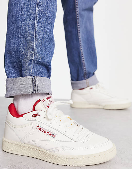 Reebok – Club C Mid II Vintage – Sneaker in Weiß und Rot | ASOS