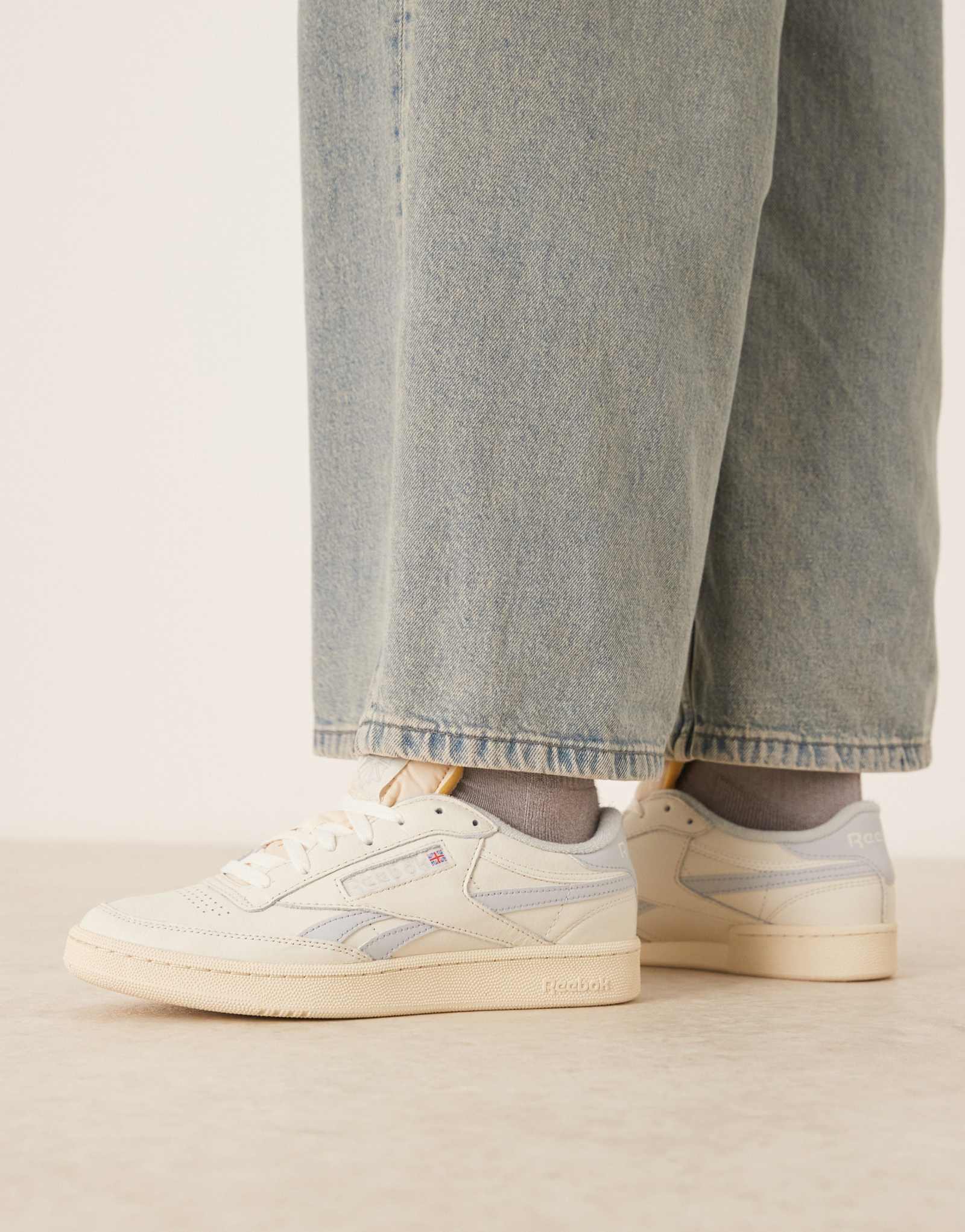 Винтажные кроссовки Reebok Club C Revenge темно-белого цвета