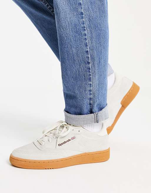 White reebok best sale with gum sole