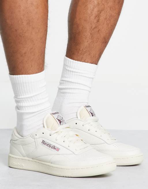 Reebok - Club C - Vintage-inspirerede sneakers i kridthvid og rødbrun