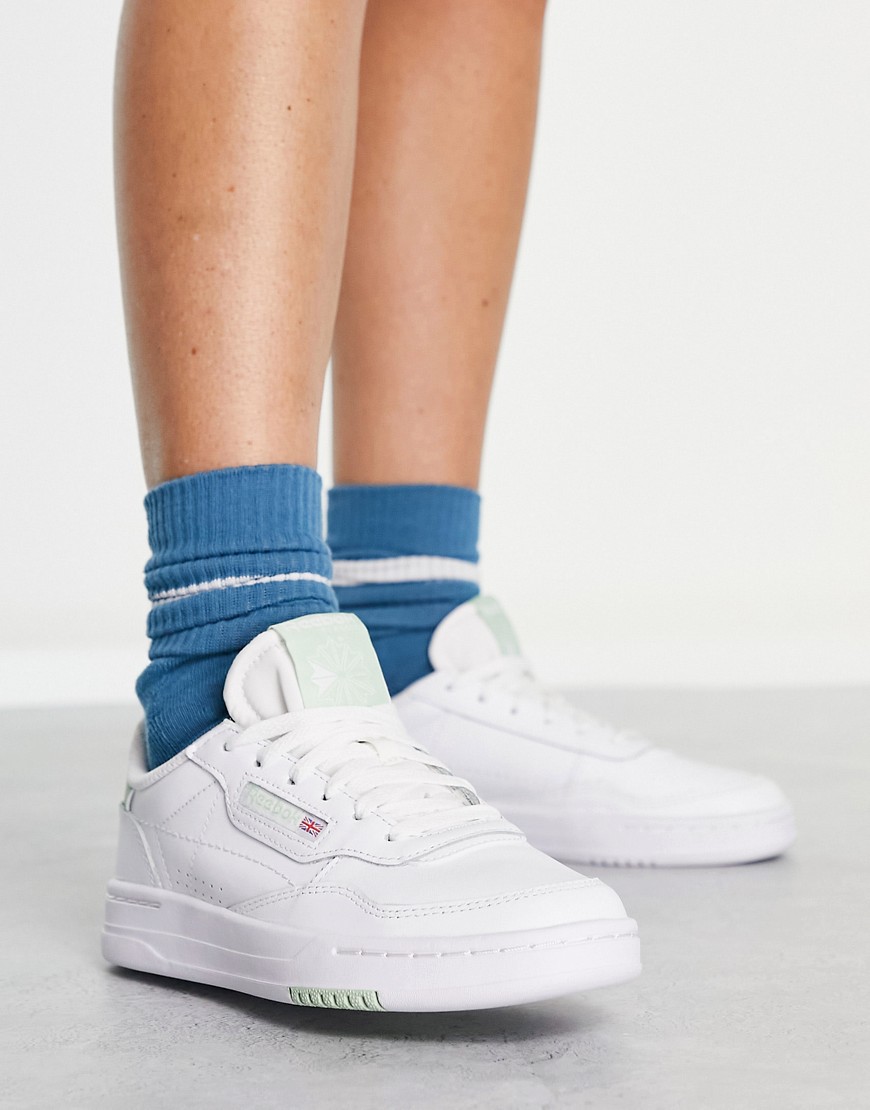 reebok - court peak - vita och salviagröna sneakers-vit/a
