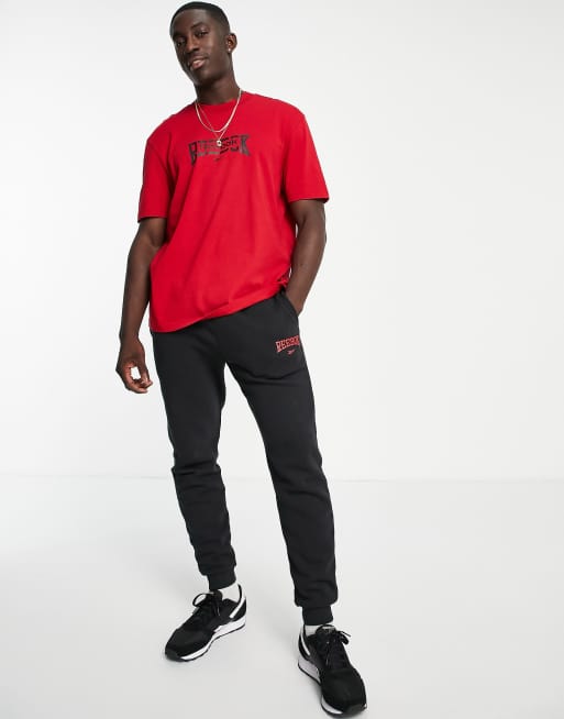 Reebok – Czerwony T-shirt z logo – Tylko w ASOS, 2 z 4