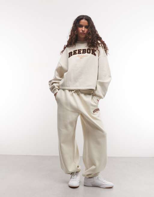 Reebok Elevated Athletic felpa in pile con collo alto beige, 2 di 4