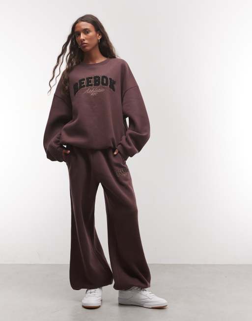 Reebok Elevated Athletic sweatshirt van fleece met ronde hals in bruin, 3 van 4