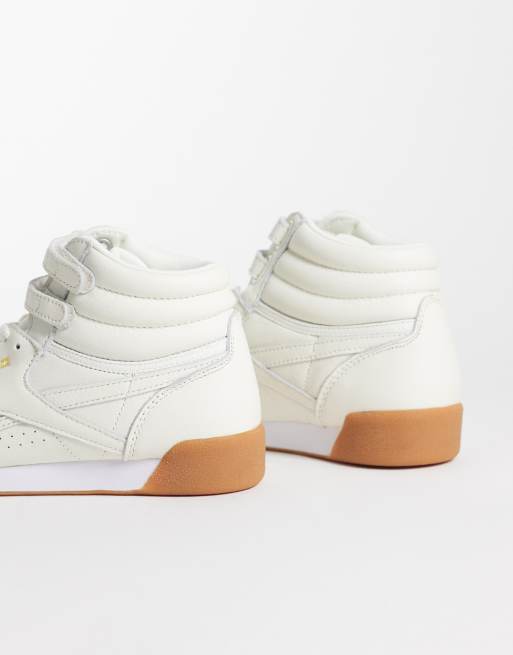 Reebok Freestyle Hi Sneaker in Weiß mit Gummisohle, 4 von 5