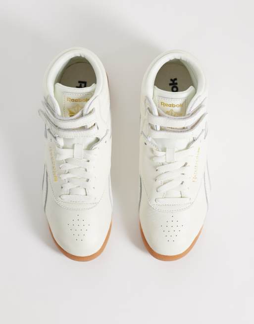 Reebok Freestyle Hi sneakers i vitt med gummisula, 3 av 5