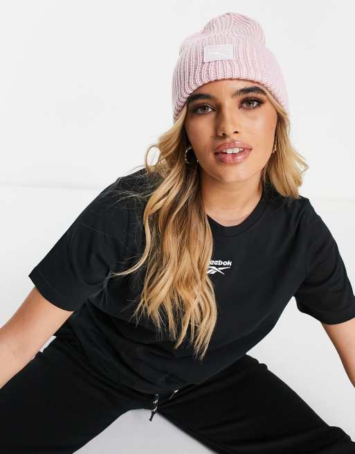 Reebok – Gerippte Strickmütze in Beere, 3 von 4