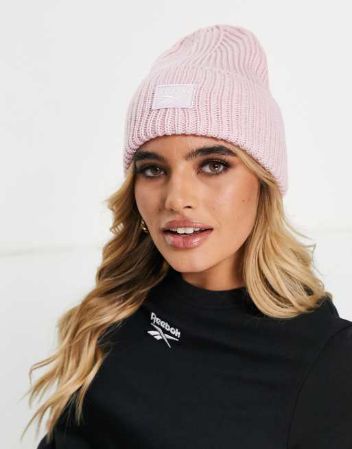 Reebok – Gerippte Strickmütze in Beere, 4 von 4