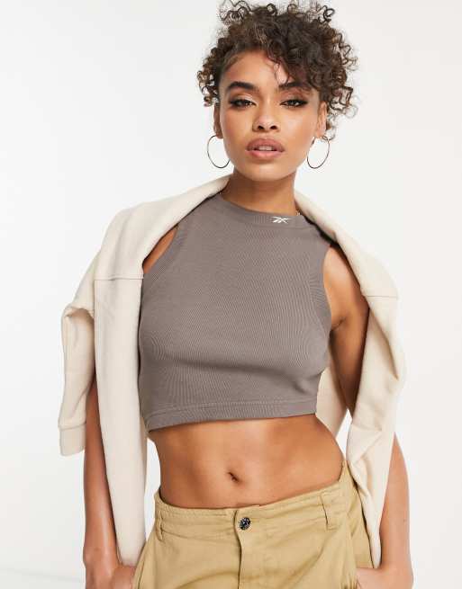 Reebok – Geripptes Trägertop in Taupebraun mit asymmetrischem Schnitt