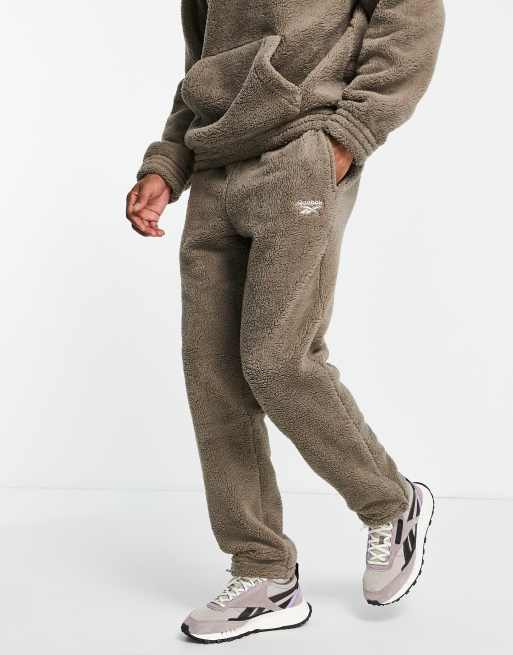 Reebok Jogger en sherpa Marron taupe Exclusivit ASOS ASOS