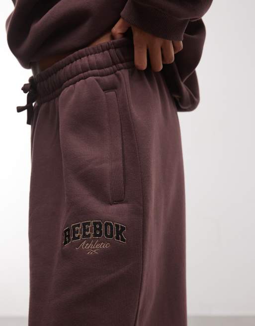 Reebok jogger holgado con bajo abierto Elevated Athletic en marrón, 3 de 5