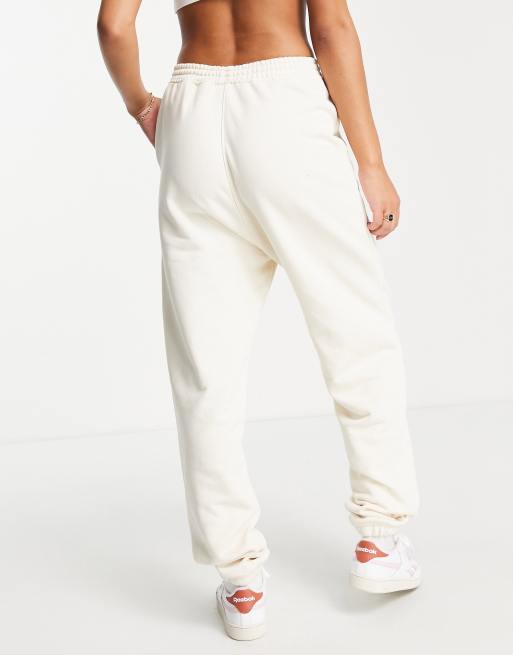 White reebok hot sale joggers