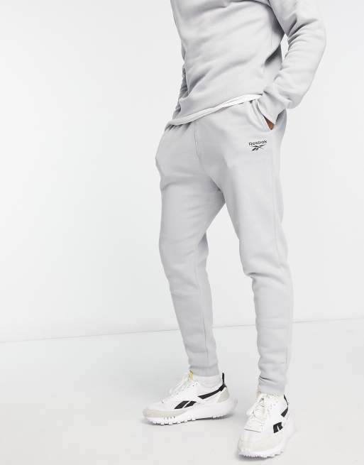 Reebok - Joggingbroek met klein logo in grijs