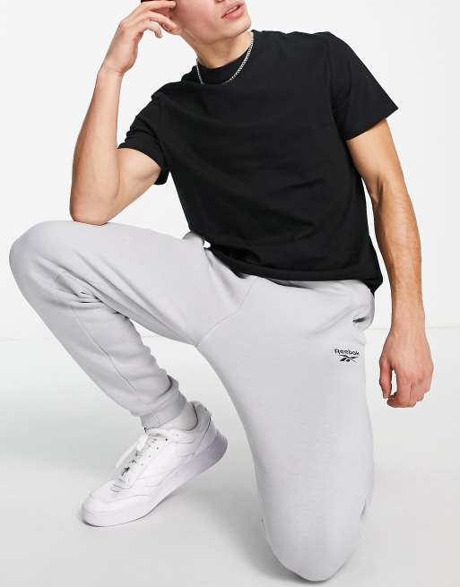 Reebok – Jogginghose in Grau mit kleinem Logo