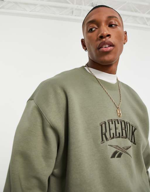 Reebok Kakifargad sweatshirt i vintagestil Endast hos ASOS ASOS