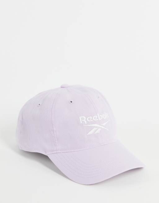 Reebok – Liliowa czapka z daszkiem z logo