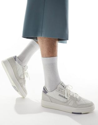  LT Court trainers in off white