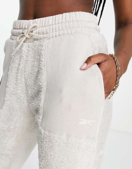 Reebok MYT Cozy joggers with pockets in cream borg, 3 of 4